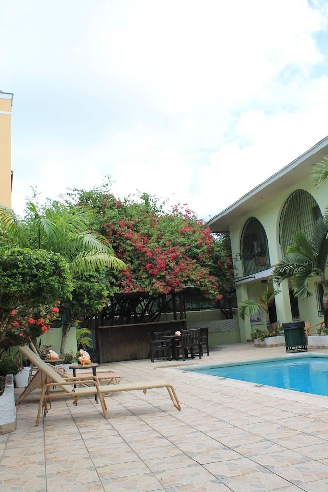 El Greco Hotel Nassau Exterior photo